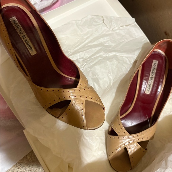 Manolo Blahnik Beige Cutout Heels - Picture 7 of 13